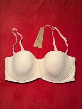 Skims Fits Everybody Strapless Bra Color Sand Size 32C